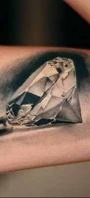 fotó egy kristálytetoválásról, kelt 2017.08.27. 078. sz. - Tetováló kristály -