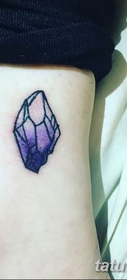 fotó egy kristálytetoválásról, kelt, 2017.08.27. 076. sz. - Tetováló kristály -