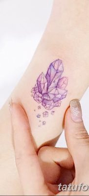 fotó egy kristálytetoválásról, kelt 2017. 08. 27 -én, 073. szám - Tetováló kristály -