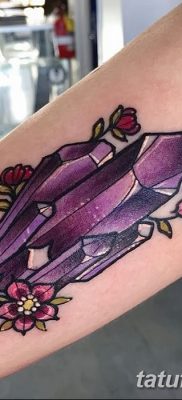 fotó egy kristálytetoválásról, kelt 2017.08.27. 071. sz. - Tetováló kristály -