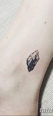 fotó egy kristálytetoválásról, kelt 2017. augusztus 27 -én, 064. szám - Tetováló kristály -