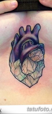 fotó egy kristálytetoválásról, kelt 2017.08.27. 005. sz. - Tetováló kristály -