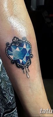 fotó egy kristálytetoválásról, kelt 2017.08.27. 036 sz. - Tetováló kristály -
