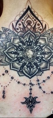 fotó egy kristálytetoválásról, kelt 2017.08.27. 039. szám - Tetováló kristály -