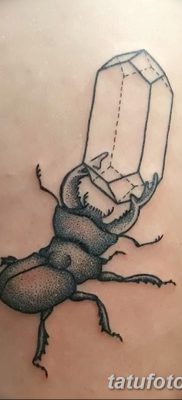 fotó egy kristálytetoválásról, dátum: 2017.08.27. 041. szám - Tetováló kristály -