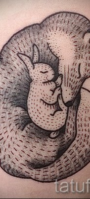 Снимка на татуировка на заек и лисица