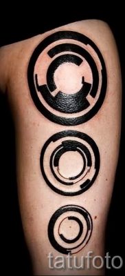 Снимка на кръгова татуировка за статия за значението на татуировка с кръг - tatufoto.ru - 39