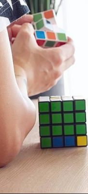 fotó a Rubik -kocka tetoválásról, kelt 2018.02.24 -én №144 - tetoválás Rubik -kocka -