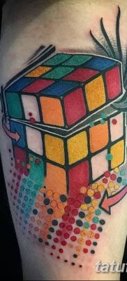 fotó a Rubik -kocka tetoválásról, kelt 2018.02.24. №145 - tetoválás Rubik -kocka -