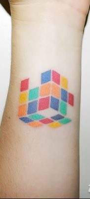 fotó a Rubik -kocka tetoválásról, kelt 2018.02.24., 003 - tetoválás Rubik -kocka -
