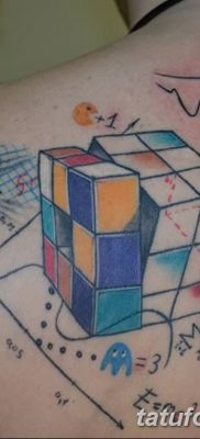 fotó a Rubik -kocka tetoválásról, kelt 2018.02.24. №041 - tetoválás Rubik -kocka -