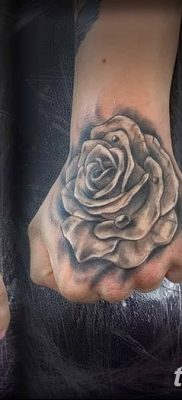 Fotó egy ököl tetoválásról, kelte: 2018.09.14 №020 - tetoválás ököl -