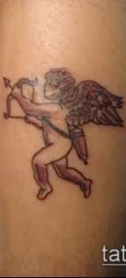 fotó Ámor tetoválásról (jelentése) - példa egy érdekes tetoválási tervre - 059