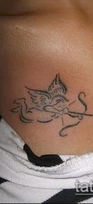 fotó Ámor tetoválásról (jelentése) - példa egy érdekes tetoválási rajzra - 044
