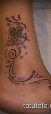 fotó Ámor tetoválásról (jelentése) - példa egy érdekes tetoválási tervre - 031