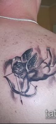 fotó Ámor tetoválásról (jelentése) - példa egy érdekes tetoválási tervre - 014