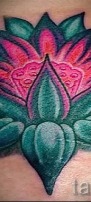 fotó tavirózsa tetoválásról egy cikkhez a tavirózsa tetoválás jelentésével - tatufoto.ru - 28