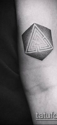 tetováló labirintus № 794 - a minta hűvös változata, amely sikeresen használható feldolgozásra és tetováló labirintus hüvelyként történő alkalmazására