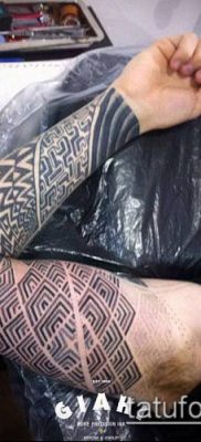 tetováló labirintus №950 - a minta hűvös változata, amely sikeresen használható átalakítására és tetováló labirintus hüvelyének alkalmazására