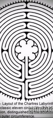 A tetoválólabirintus # 752 a minta klassz változata, amely sikeresen használható feldolgozásra és alkalmazásra, mint egy ember a labirintus tetoválásában