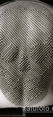 A 128 -as számú tetováló labirintus a minta klassz változata, amely sikeresen használható a minotaurusz labirintusának feldolgozására és tetoválásként történő alkalmazására