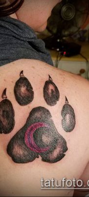 PAW TATTOO No. 239 - a minta hűvös változata, amely könnyen használható feldolgozásra és tetoválásként alkalmazásra a medve mancsának az alkarján