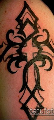 Tetovaža s latinskim križem broj 283 - ekskluzivna verzija uzorka, koja se može uspješno koristiti za izmjenu i primjenu latino križa na vratu kao tetovaže