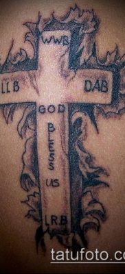 Tetovaža s latinskim križem broj 938 - vrijedna verzija uzorka, koja se može uspješno koristiti za transformaciju i primjenu kao tetovaža latinskog križa na vratu