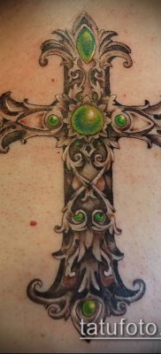 Tetovaža s latinskim križem broj 837 hladna je verzija uzorka, koja se može dobro koristiti za reviziju i primjenu kao tetovaža s latinskim križem sa strane