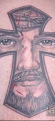 Tetovaža s latinskim križem broj 321 - jedinstvena verzija uzorka koji se može uspješno koristiti za obradu i primjenu kao tetovaža s latinskim križem