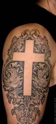 Tetovaža s latinskim križem broj 33 hladna je verzija uzorka koji se može uspješno koristiti za transformaciju i primjenu kao tetovaža latinskog križa na ramenu
