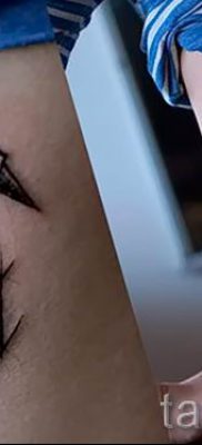 Példa hattyúval készült tetoválásra - fotó a tetoválás 41 jelentéséről szóló cikkhez