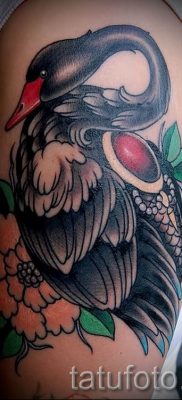 Példa hattyúval készült tetoválásra - fotó a tetoválás jelentéséről szóló cikkhez 39