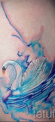 Példa hattyúval készült tetoválásra - fotó a tetoválás jelentésével foglalkozó cikkhez 38