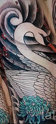 Példa hattyúval készült tetoválásra - fotó a tetoválás jelentéséről szóló cikkhez 37