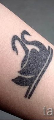 Példa hattyúval készült tetoválásra - fotó a tetoválás jelentéséről szóló cikkhez 33