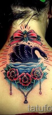 Példa hattyúval készült tetoválásra - fotó a tetoválás jelentését bemutató cikkhez 32