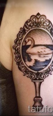 Példa hattyúval készült tetoválásra - fotó a tetoválás jelentéséről szóló cikkhez 31