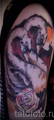 Példa hattyúval készült tetoválásra - fotó a tetoválás jelentéséről szóló cikkhez 22