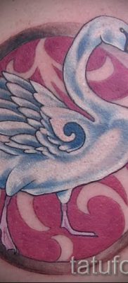 Példa hattyúval készült tetoválásra - fotó a tetoválás jelentéséről szóló cikkhez 20