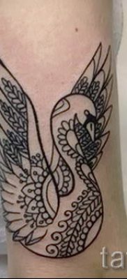 Példa hattyúval készült tetoválásra - fotó a tetoválás jelentését bemutató cikkhez 16