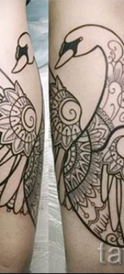 Példa hattyúval készült tetoválásra - fotó a tetoválás jelentéséről szóló cikkhez 15
