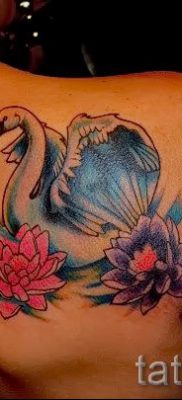 Példa hattyúval készült tetoválásra - fotó a tetoválás jelentését bemutató cikkhez 14