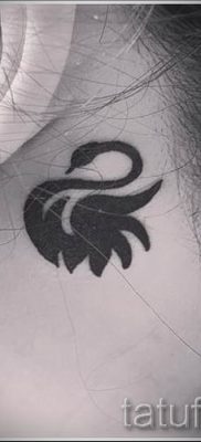 Példa hattyúval készült tetoválásra - fotó a tetoválás jelentéséről szóló cikkhez 8