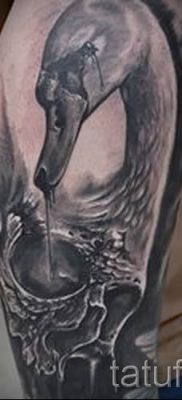 Példa hattyúval készült tetoválásra - fotó a tetoválás jelentéséről szóló cikkhez 5