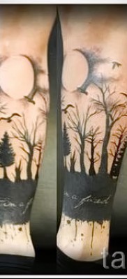 Erdő és hold tetoválása