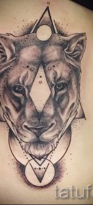 снимка на татуировка на лъвица за статия за значението на татуировка на лъвица - tatufoto.ru - 1