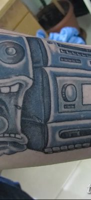 fotó tetováló hangszóró és magnó, kelt 2017.10.11. №021 - tetováló hangszóró -