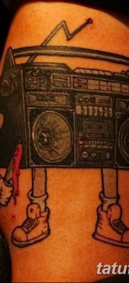 fotó tetováló hangszóró és magnó, kelt 2017.10.11. №025 - tetováló hangszóró -