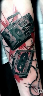 fotó tetováló hangszóró és magnó, kelt 2017.10.11 №048 - tetováló hangszóró -